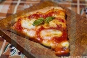 spicchio di pizza margherita con basilico e zafferano_da_raw