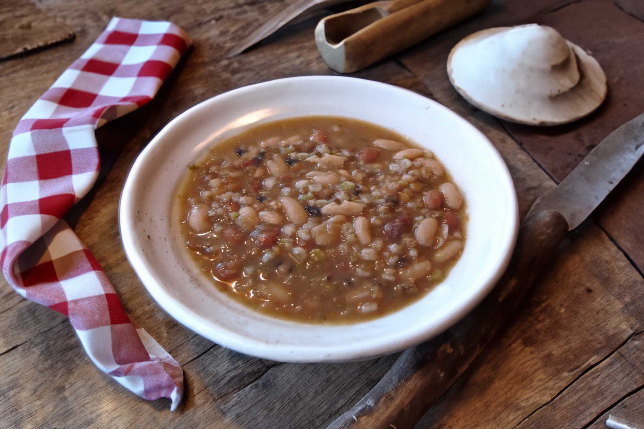 Zuppa di legumi misti