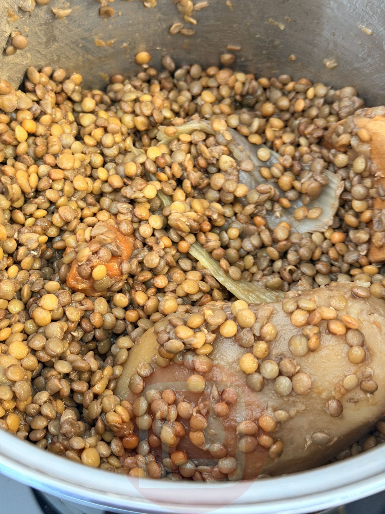 polpettone di lenticchie dopo cottura su pentola